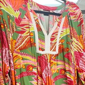 Crown and Ivy Large Colorful Tropical Print Women's Top